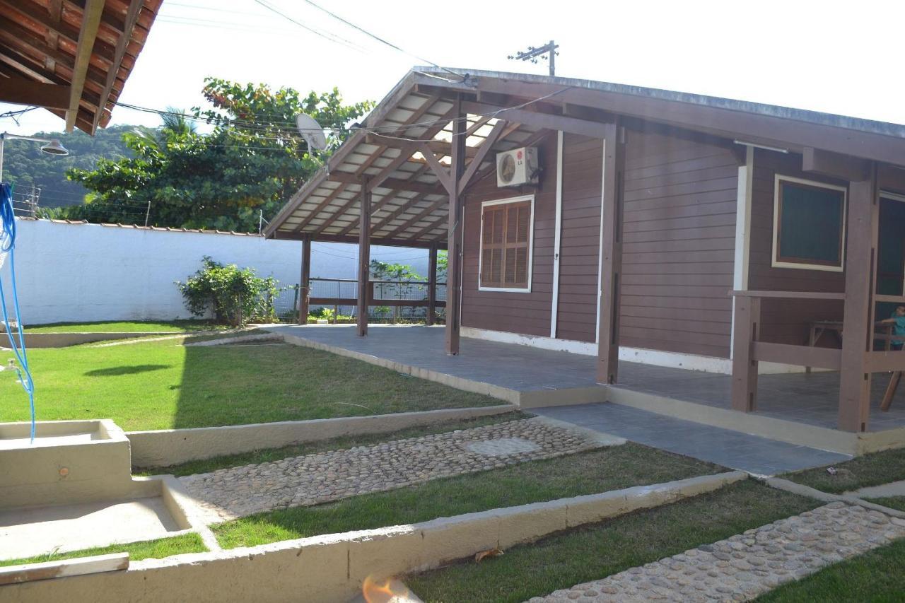 0006.06 -Maranduba - Chale -2 Dorm - 8 Pess - 3 Quadras Do Mar - Piscina Coletiva - Wifi Churrasqueira,Ar Condicionado Ubatuba Eksteriør billede